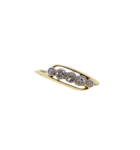 Lot 16 - A five stone diamond ring