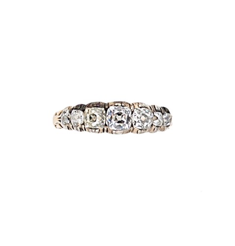 Lot 81 - A Victorian seven stone diamond ring