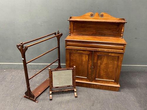 Lot 327 - A William IV mahogany chiffonier with baluster...