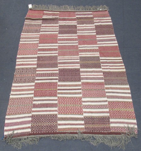 Lot 507 - A large Kilim carpet, 250 x 170cm