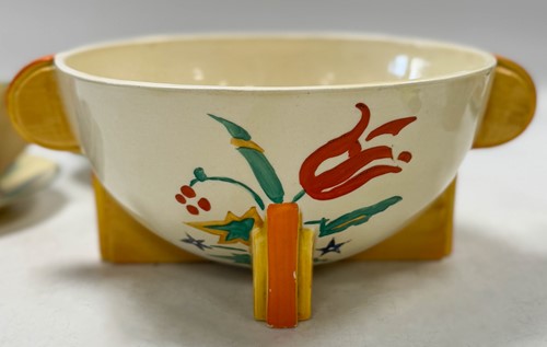 Lot 34 - A Clarice Cliff Bizarre 'Women's Journal' bowl