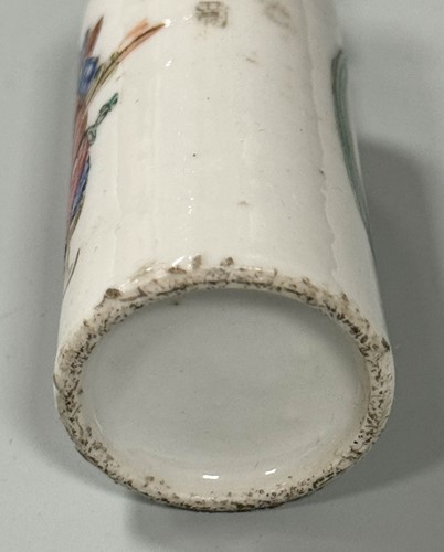 Lot 15 - A group of five Chinese glass and porcelain snuff bottles, 19th/20th century