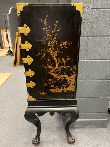 Lot 472 - A Chinoiserie black and gilt lacquered cabinet on stand, 19th century