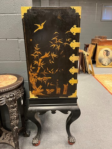 Lot 472 - A Chinoiserie black and gilt lacquered cabinet on stand, 19th century