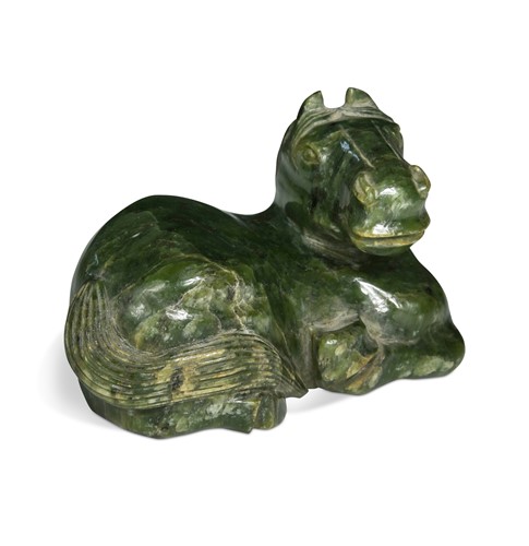 Lot 27 - A Chinese carved spinach jade recumbent Horse in Ming style, 20th century