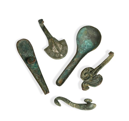 Lot 25 - A group of four Chinese bronze belt hooks, Warring States -Han Dynasty