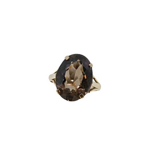 Lot 19 - A smoky quartz dress ring