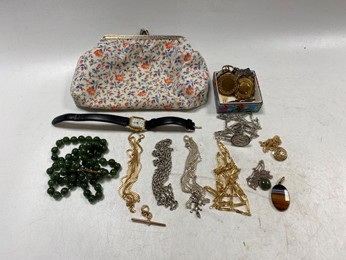 Lot 183 - A collection of silver, gold and gold plated...