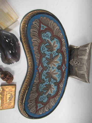 Lot 76 - Collector's items: Recumbent Lion jelly mould...