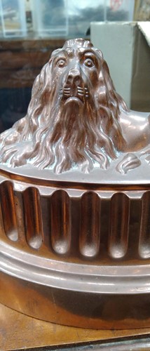 Lot 76 - Collector's items: Recumbent Lion jelly mould...