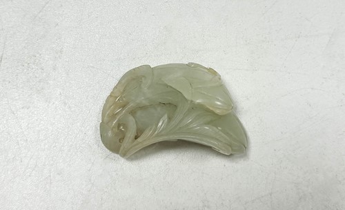 Lot 33 - A Chinese carved jade melon, Qing Dynasty 19th century