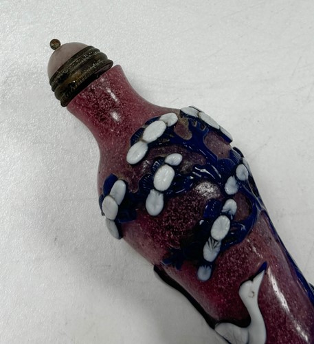 Lot 16 - A Chinese Peking overlay glass snuff bottle, circa 1900