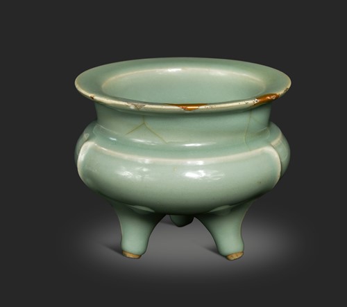 Lot 3 - A Chinese Longquan celadon-glazed tripod censer, South Song Dynasty (1127-1279)