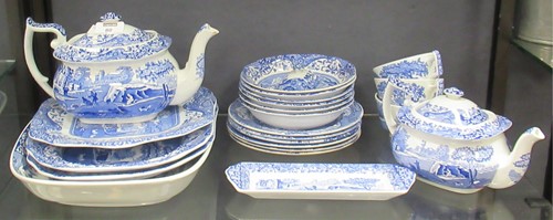 Lot 80 - A quantity of Spode Italian pattern dinner and...