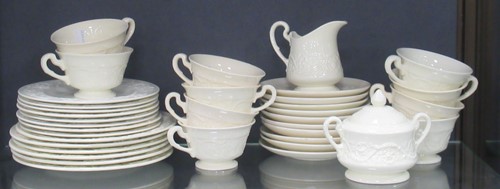 Lot 81 - A Wedgwood Patrician pattern creamware service...