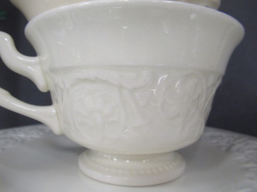Lot 81 - A Wedgwood Patrician pattern creamware service...