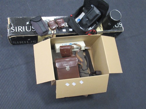 Lot 94 - A collection of vintage cameras and...