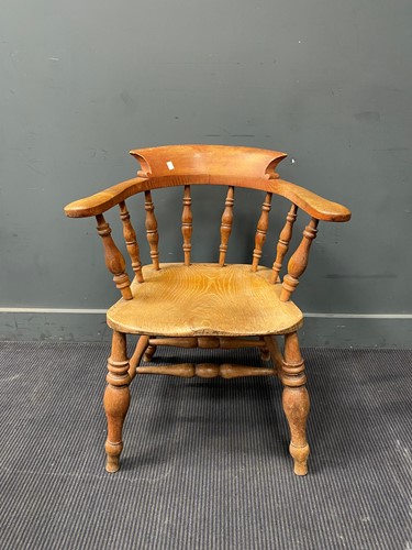 Lot 348 - An early 20th century elm seated captain's...