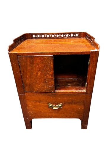 Lot 664 - A George III mahogany bedside commode, with...
