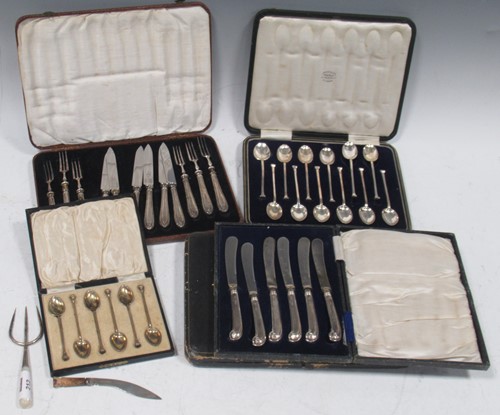 Lot 212 - Five cased sets of spoons and fruit knives, a...