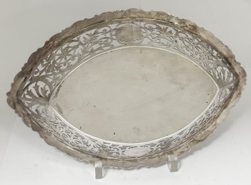 Lot 581 - Chester - An Edward VII silver bonbon dish