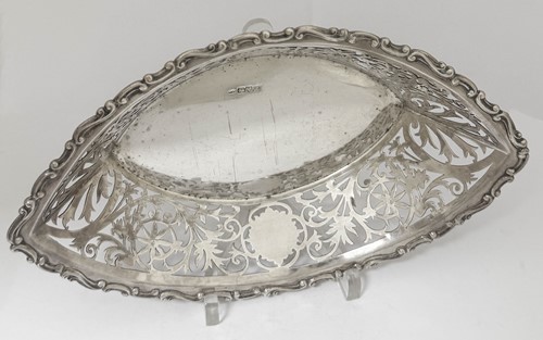 Lot 581 - Chester - An Edward VII silver bonbon dish