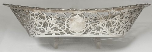 Lot 581 - Chester - An Edward VII silver bonbon dish