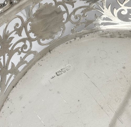 Lot 581 - Chester - An Edward VII silver bonbon dish