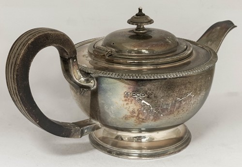 Lot 546 - A George VI silver teapot