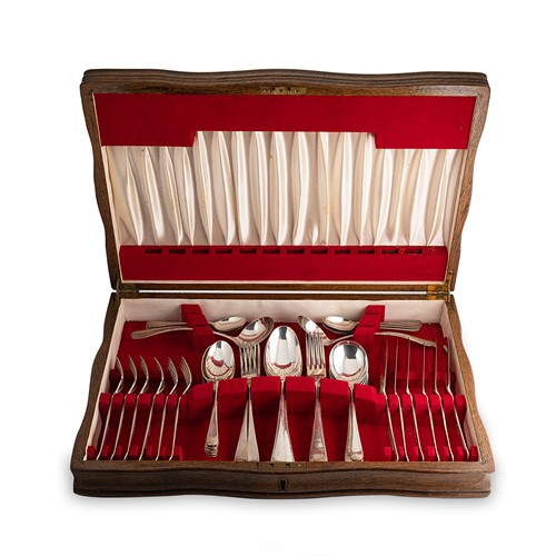 Lot 535 - A 50-peice set of George V silver flatware