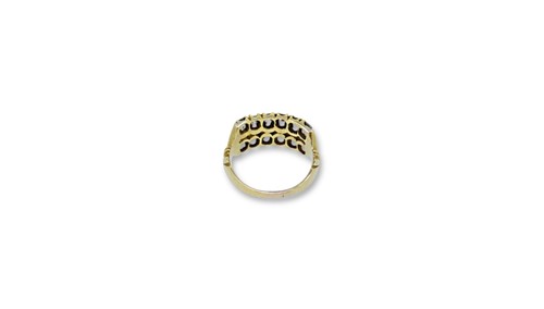 Lot 66 - A diamond set ring