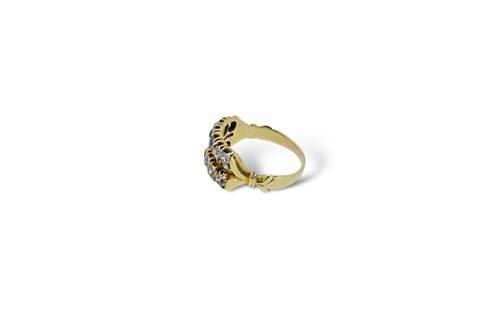 Lot 66 - A diamond set ring