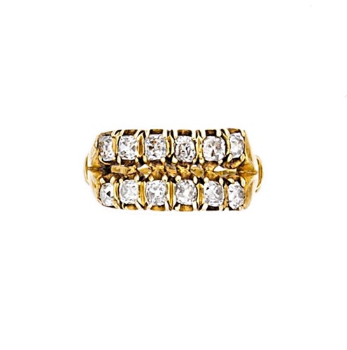 Lot 66 - A diamond set ring