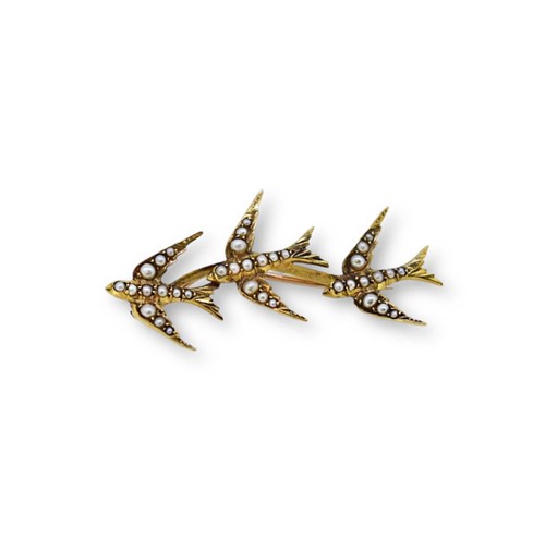 Lot 39 - A split pearl swallow brooch