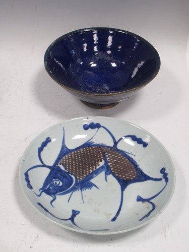 Lot 17 - Chinese blue and white dish painted with a...