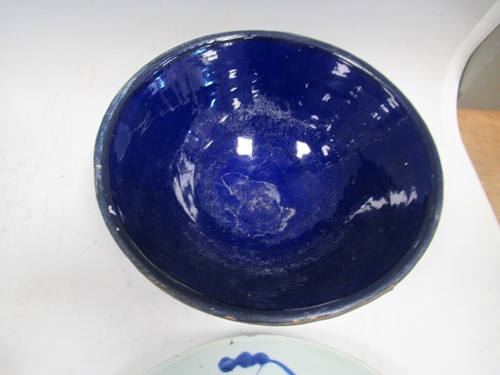 Lot 17 - Chinese blue and white dish painted with a...