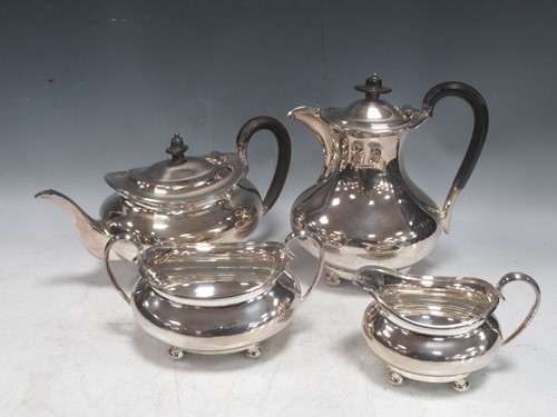 Lot 22 - Pointons imari teaset with 12 cups, saucers...