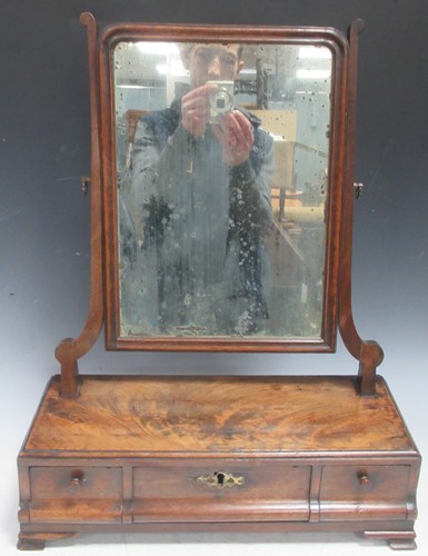 Lot 762 - Early 18th century dressing table mirror