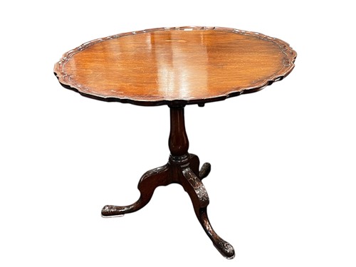 Lot 636 - A George III mahogany tripod table with pie...