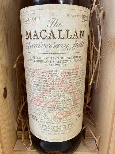 Lot 87 - The Macallan Anniversary Malt 25 years old