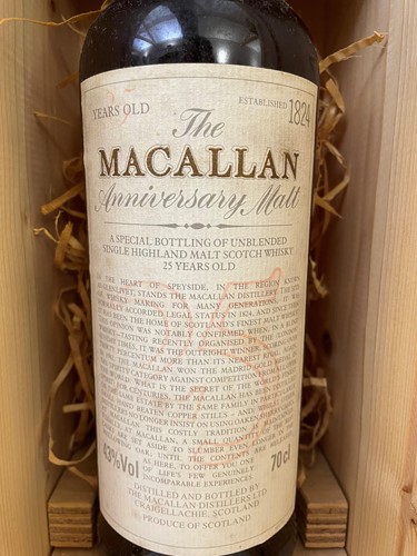 Lot 203 - The Macallan Anniversary Malt 25 years old