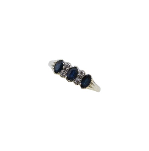 Lot 40 - An 18ct gold sapphire and diamond ring