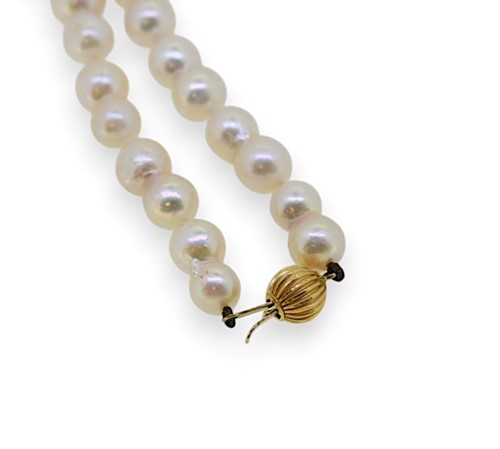 Lot 32 - A cultured pearl necklace