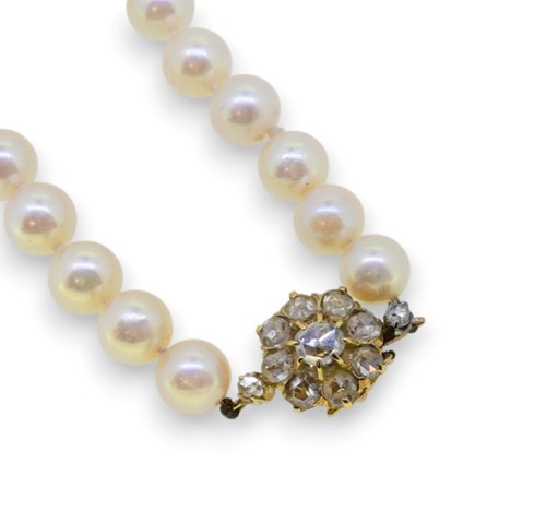 Lot 47 - A cultured pearl necklace with a diamond set clasp