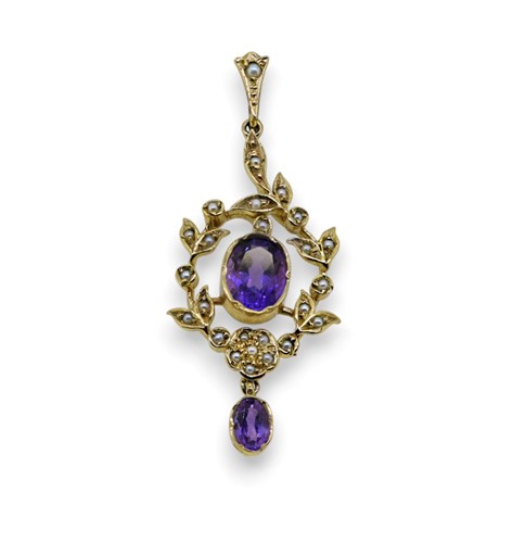 Lot 25 - A 9ct gold amethyst and split pearl pendant