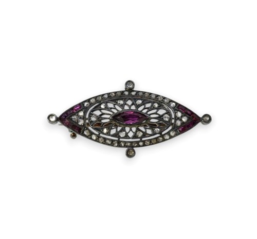 Lot 8 - A ruby and diamond brooch