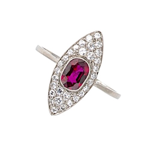 Lot 183 - An early 20th century Burmese ruby and diamond cluster ring