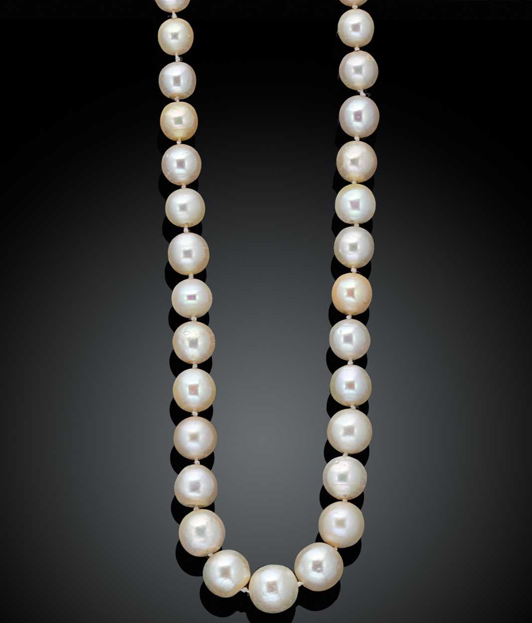Lot 194 - A natural saltwater pearl necklace