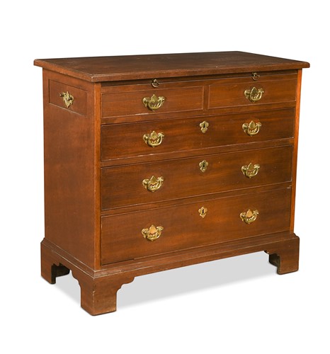 Lot 537 - A George III mahogany bachelors chest