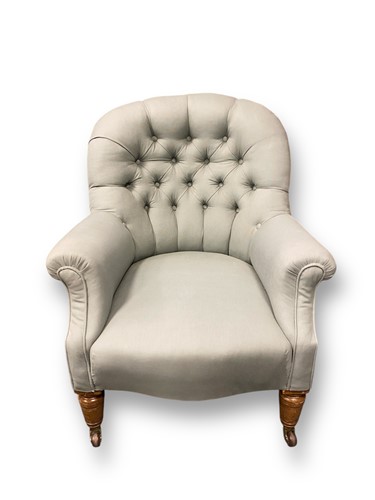 Lot 706 - An Edwardian mahogany button back armchair...